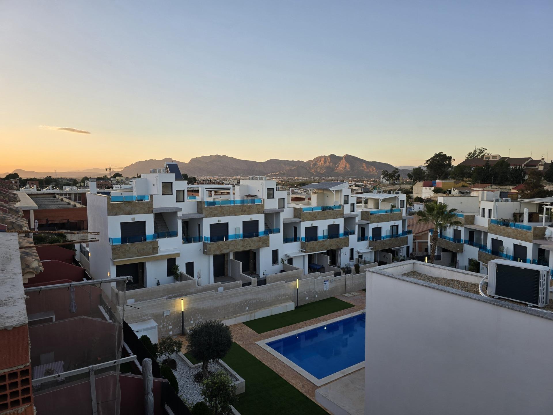 For sale - 3 Bedroom 2 Bathroom Town House in Bigastro - pueblo  - Alicante