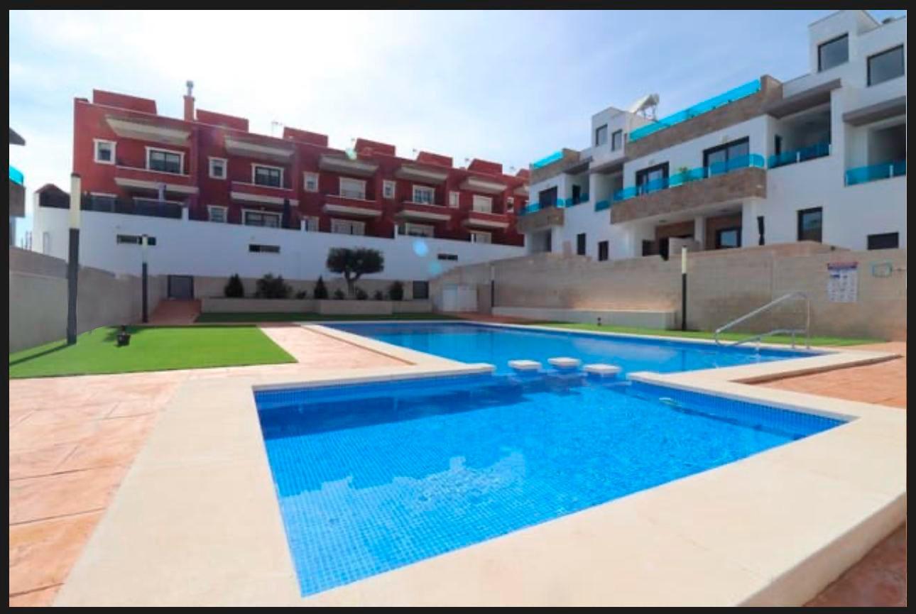 For sale - 3 Bedroom 2 Bathroom Town House in Bigastro - pueblo  - Alicante