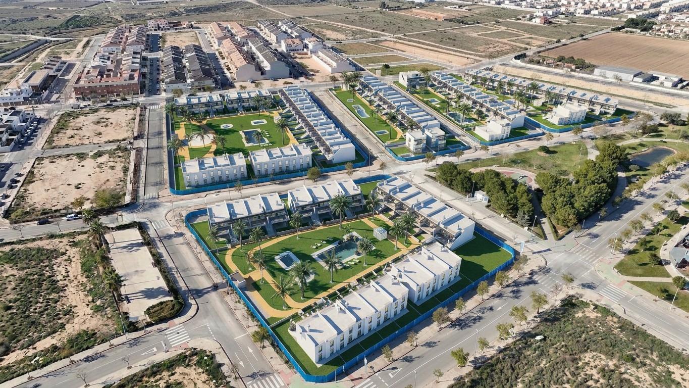 For sale - 2 Bedroom 2 Bathroom Bungalow in Pilar de La Horadada - pueblo  - Alicante