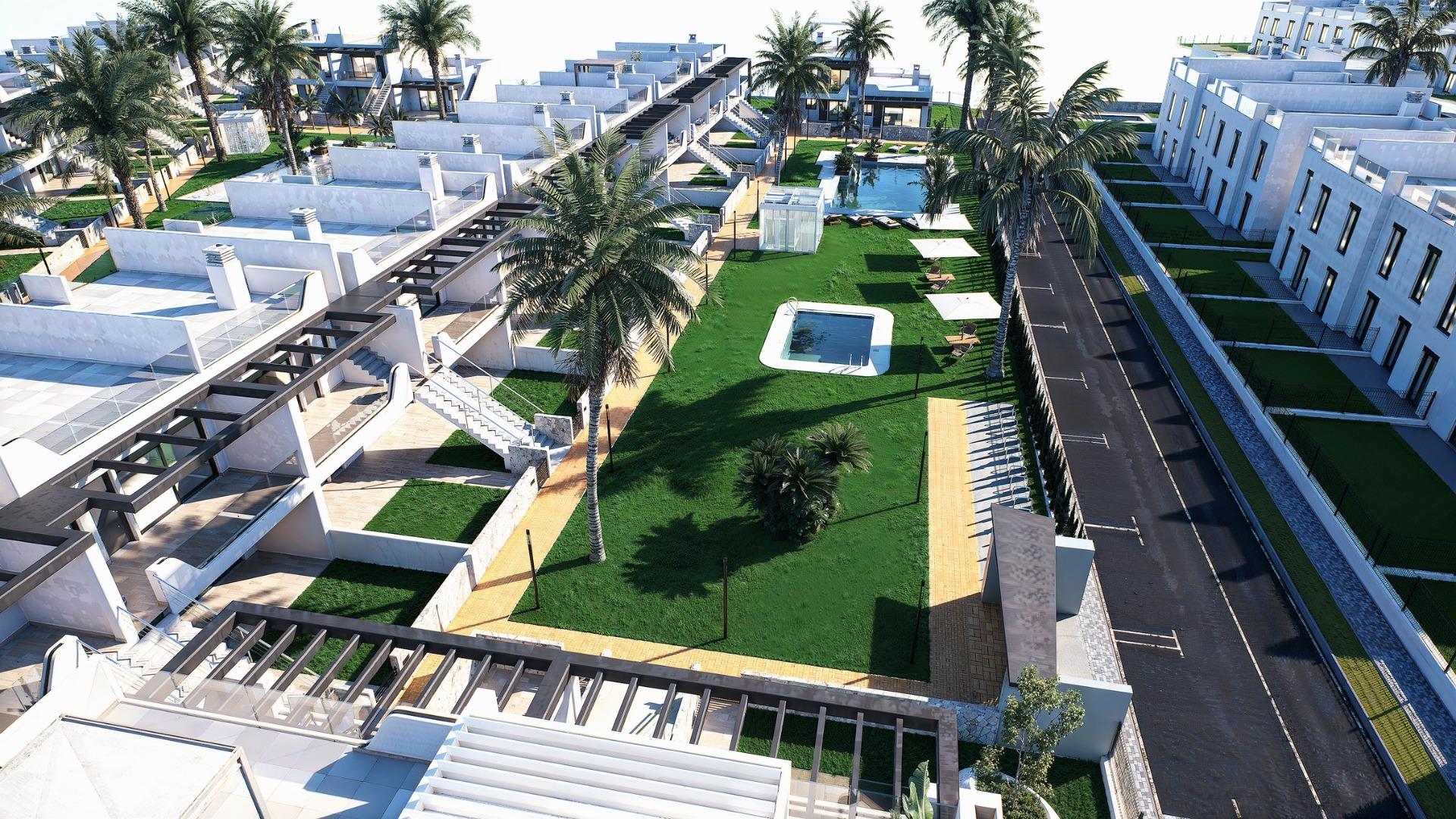 For sale - 2 Bedroom 2 Bathroom Bungalow in Pilar de La Horadada - pueblo  - Alicante