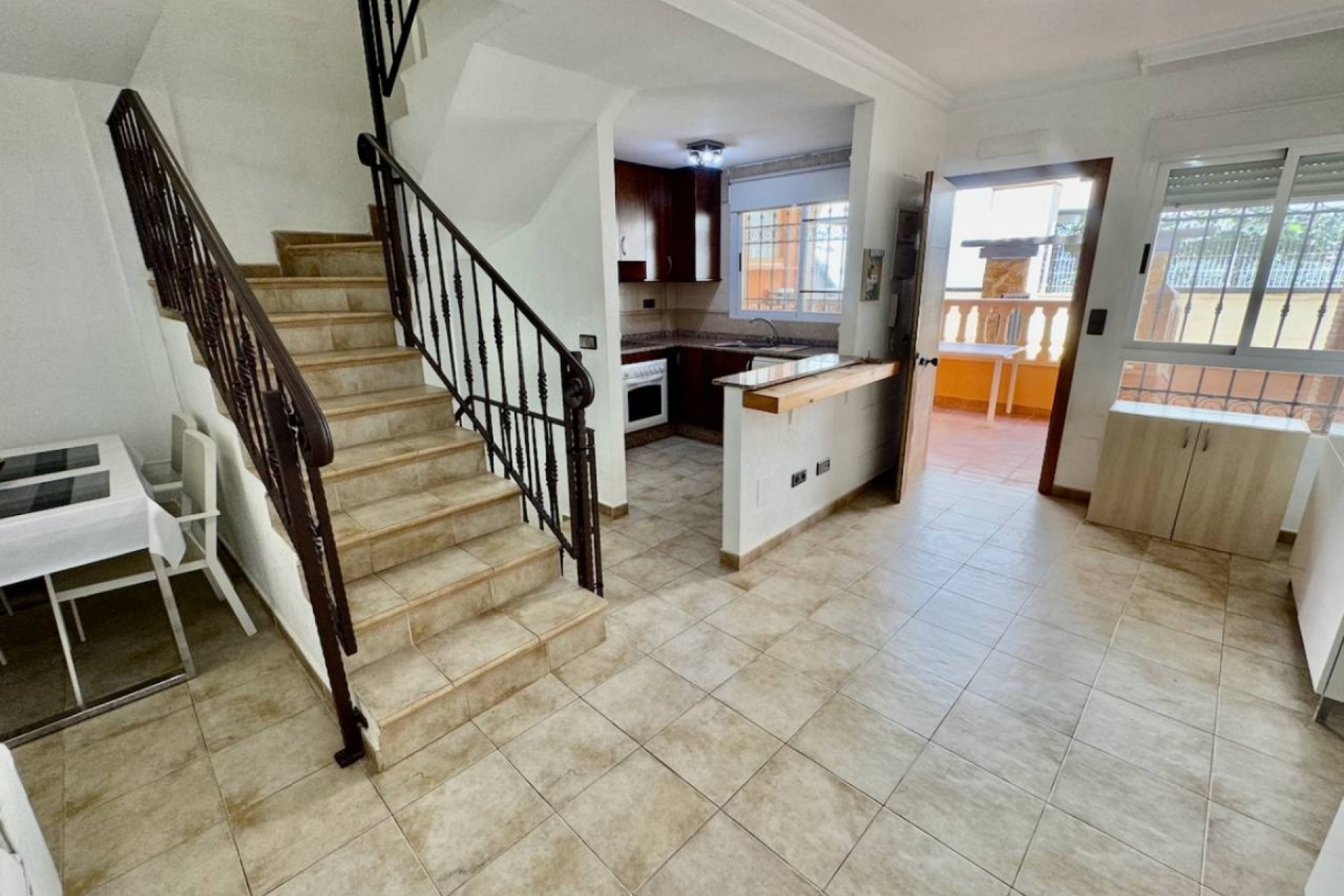 For sale - 5 Bedroom 2 Bathroom Townhouse in Guardamar del Segura - Urbanizaciones  - Alicante