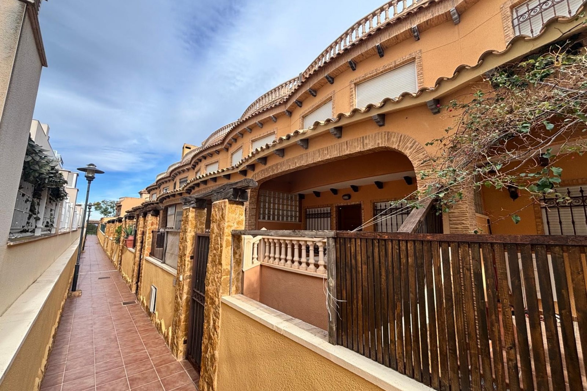 For sale - 5 Bedroom 2 Bathroom Townhouse in Guardamar del Segura - Urbanizaciones  - Alicante