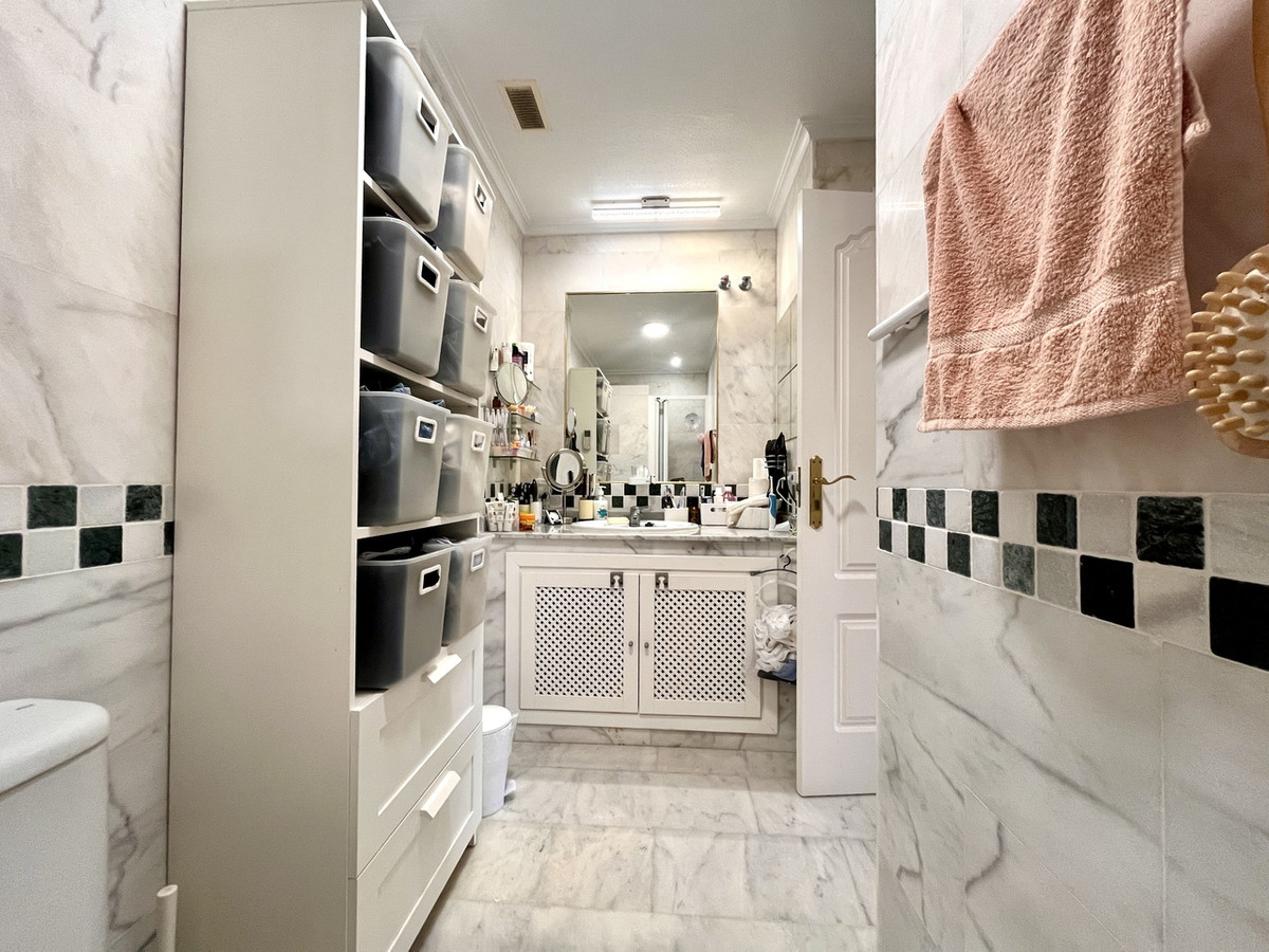 For sale - 2 Bedroom 2 Bathroom Apartment - Middle Floor Apartment in Orihuela - Villamartin  - Alicante