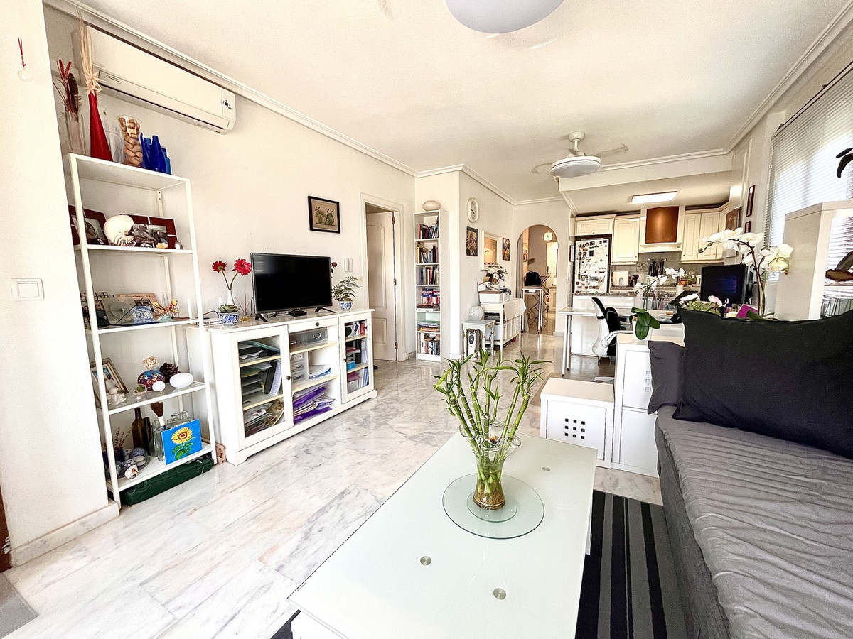 For sale - 2 Bedroom 2 Bathroom Apartment - Middle Floor Apartment in Orihuela - Villamartin  - Alicante