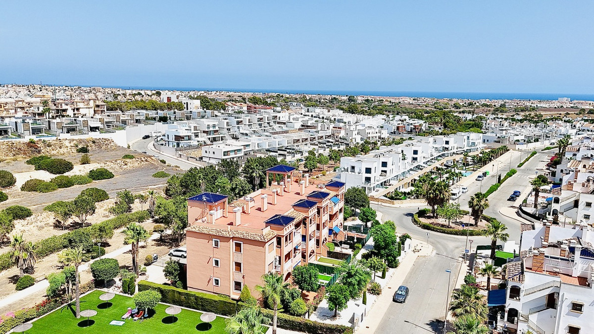 For sale - 2 Bedroom 2 Bathroom Apartment - Middle Floor Apartment in Orihuela - Villamartin  - Alicante
