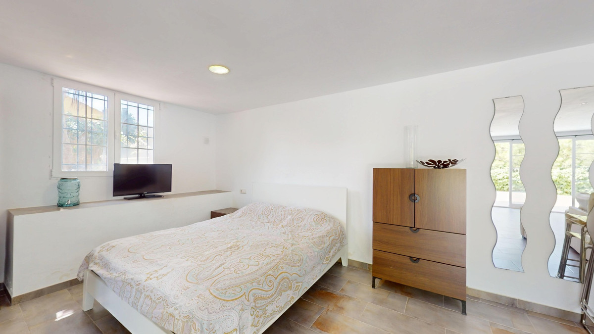 For sale - 5 Bedroom 3 Bathroom House - Detached Villa in Orihuela - La Zenia  - Alicante