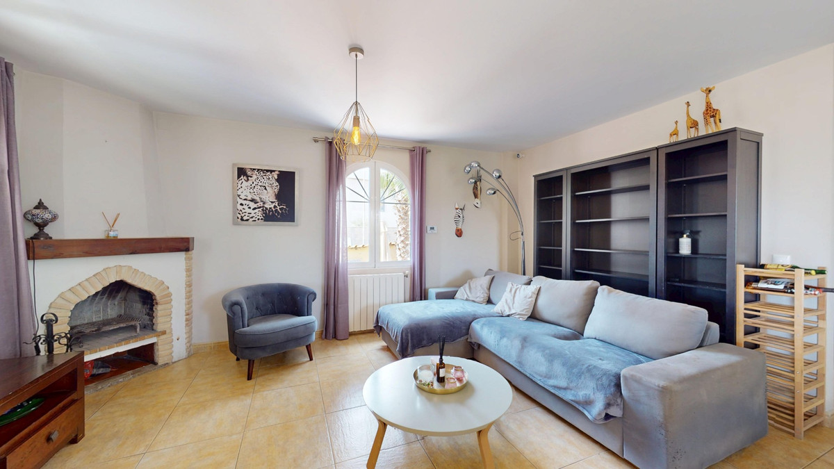 For sale - 5 Bedroom 3 Bathroom House - Detached Villa in Orihuela - La Zenia  - Alicante