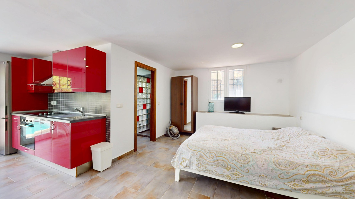 For sale - 5 Bedroom 3 Bathroom House - Detached Villa in Orihuela - La Zenia  - Alicante