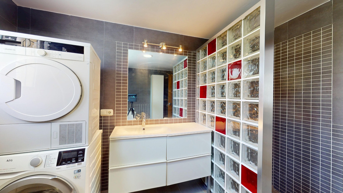 For sale - 5 Bedroom 3 Bathroom House - Detached Villa in Orihuela - La Zenia  - Alicante