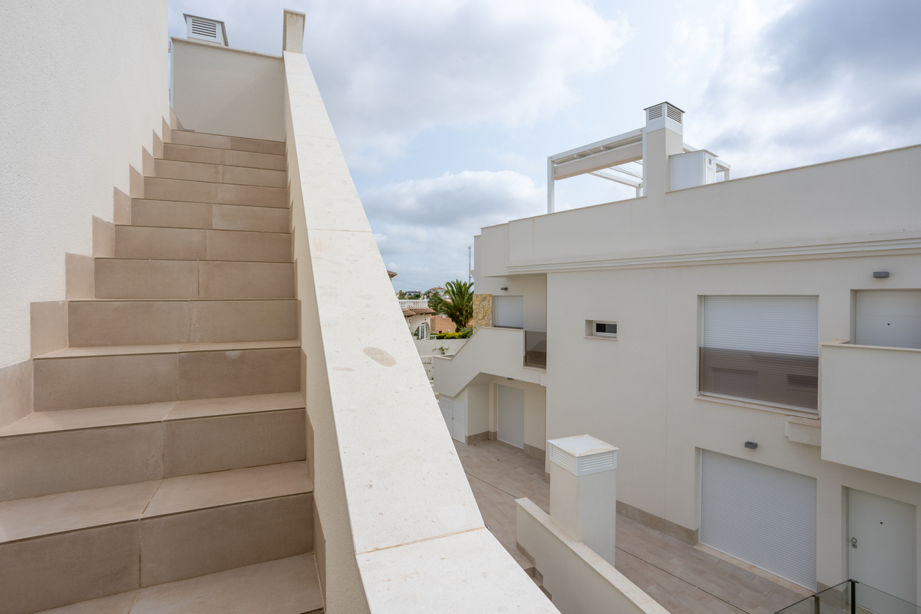 For sale - 2 Bedroom 2 Bathroom Penthouse Penthouse in Villamartin - Costa Blanca  - Alicante