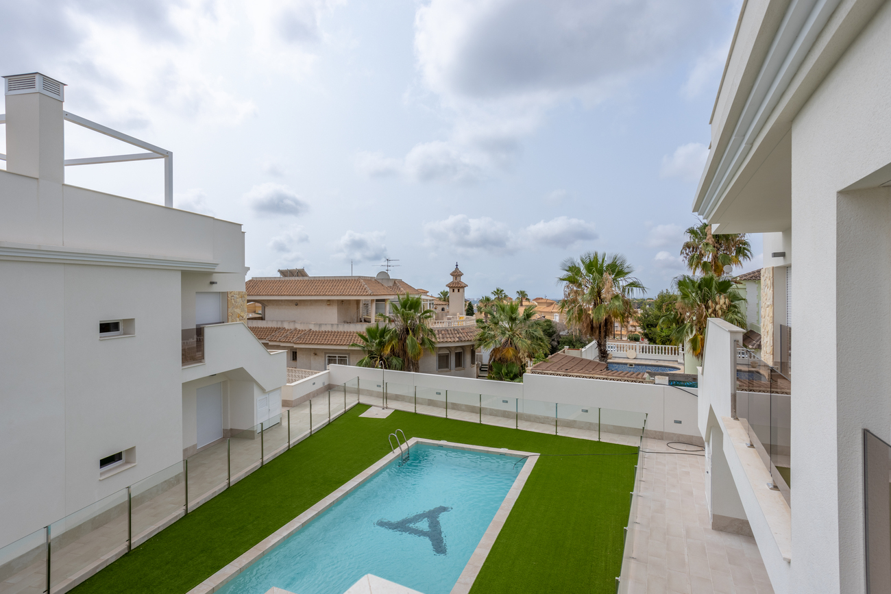 For sale - 2 Bedroom 2 Bathroom Penthouse Penthouse in Villamartin - Costa Blanca  - Alicante