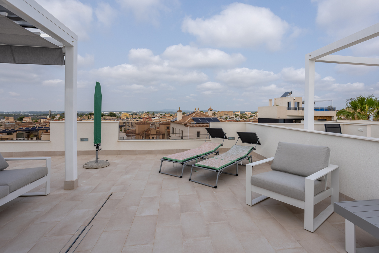 For sale - 2 Bedroom 2 Bathroom Penthouse Penthouse in Villamartin - Costa Blanca  - Alicante