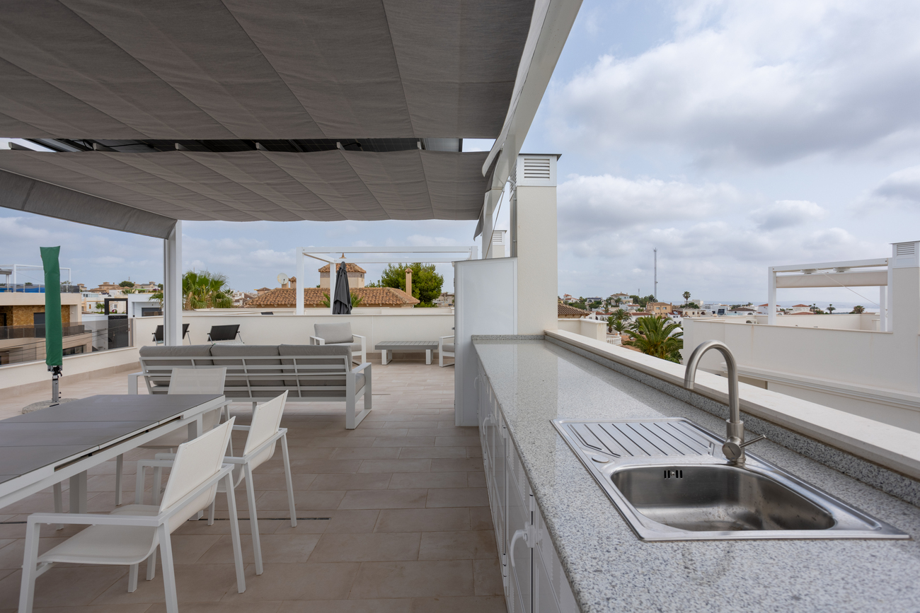 For sale - 2 Bedroom 2 Bathroom Penthouse Penthouse in Villamartin - Costa Blanca  - Alicante