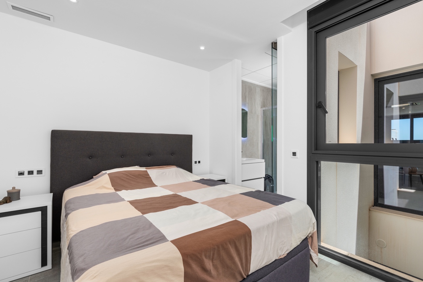 For sale - 5 Bedroom 4 Bathroom Villa in San Miguel de Salinas - Inland  - Alicante