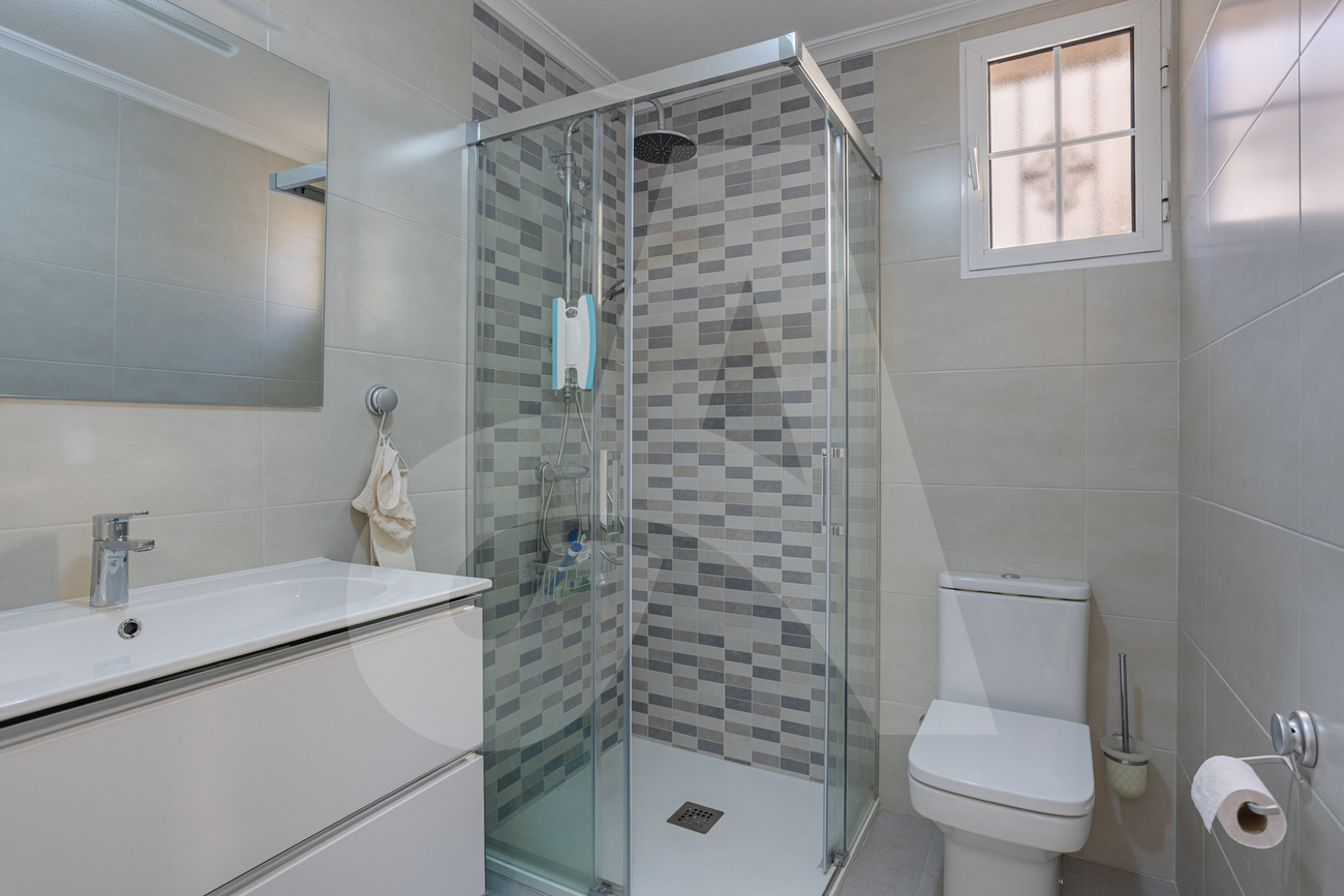 For sale - 3 Bedroom 2 Bathroom Villa in El Raso  - El Raso  - Alicante