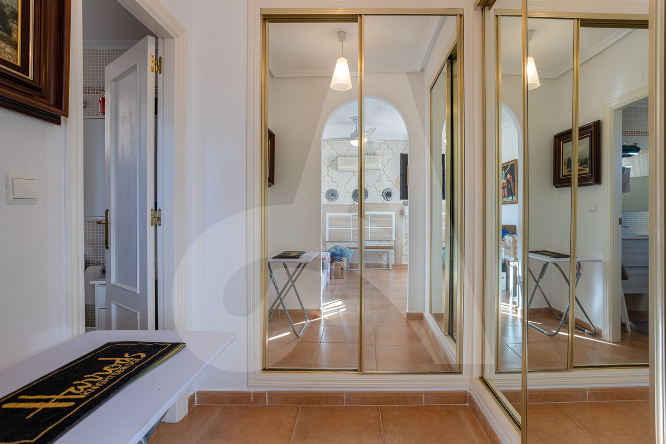 For sale - 3 Bedroom 2 Bathroom Villa in El Raso  - El Raso  - Alicante