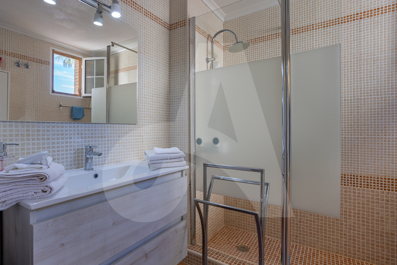 For sale - 3 Bedroom 2 Bathroom Villa in El Raso  - El Raso  - Alicante