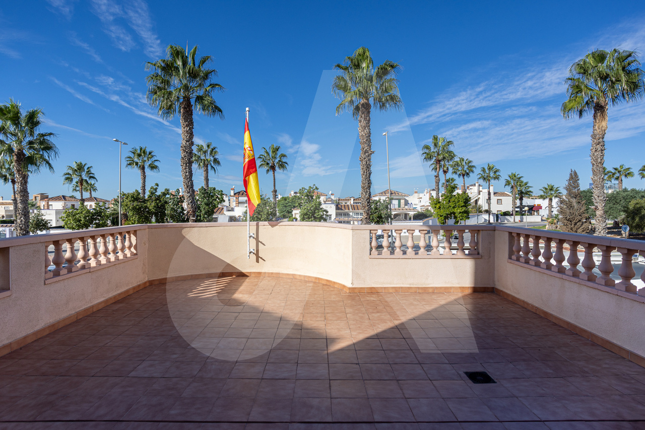 For sale - 3 Bedroom 2 Bathroom Villa in El Raso  - El Raso  - Alicante