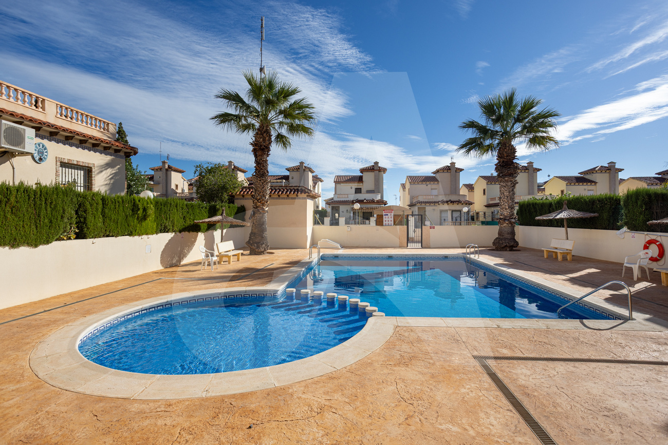 For sale - 3 Bedroom 2 Bathroom Villa in El Raso  - El Raso  - Alicante