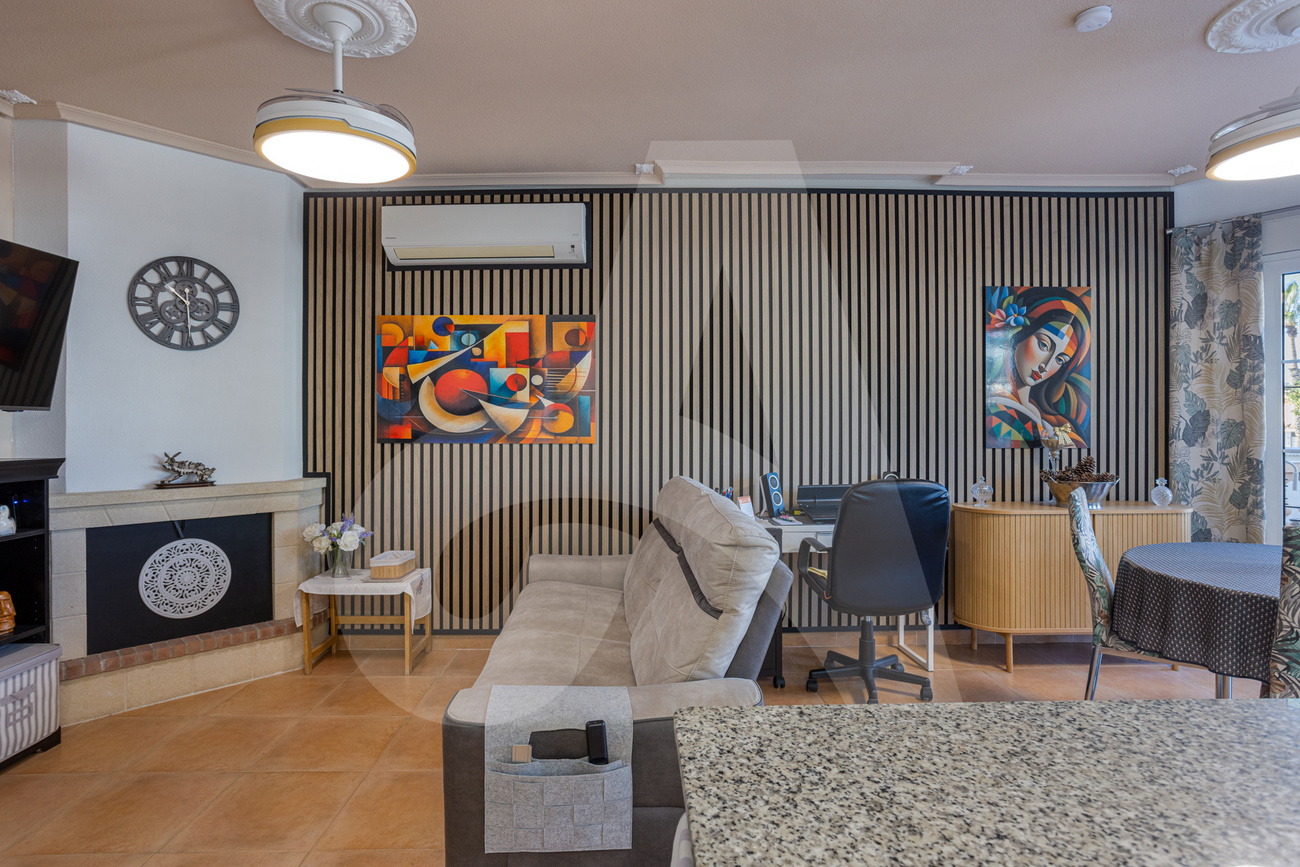 For sale - 3 Bedroom 2 Bathroom Villa in El Raso  - El Raso  - Alicante