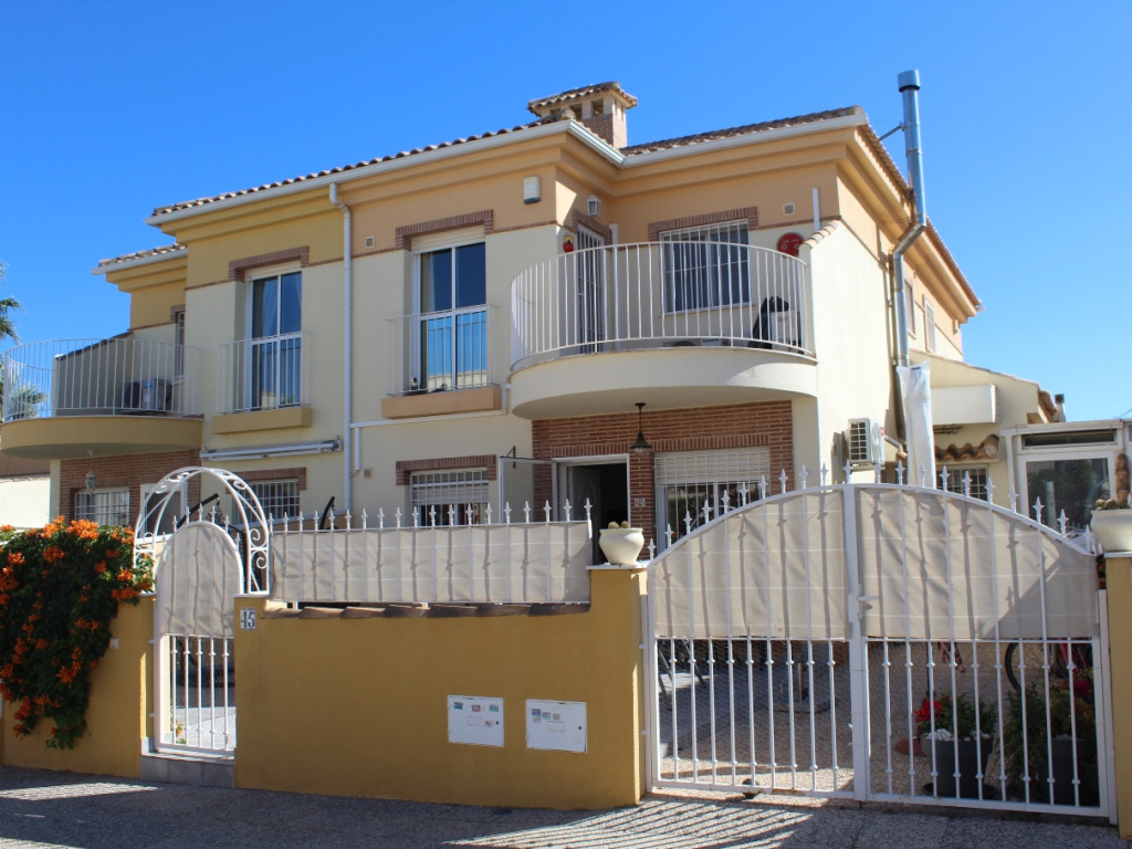 3 Bedroom 2 Bathroom Villa in Villamartin
