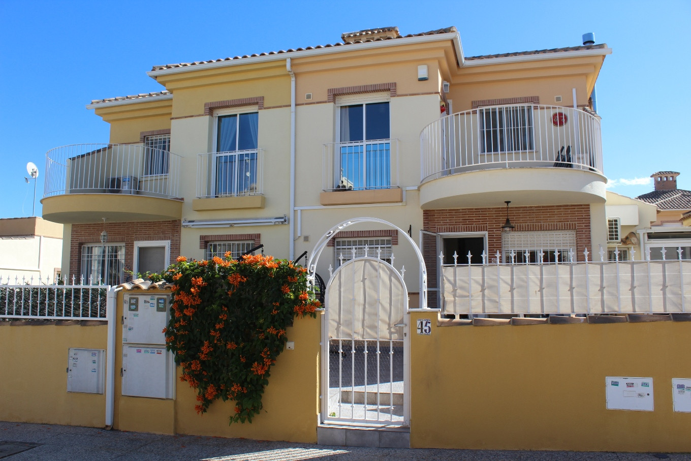 For sale - 3 Bedroom 2 Bathroom Villa in Villamartin - Costa Blanca  - Alicante