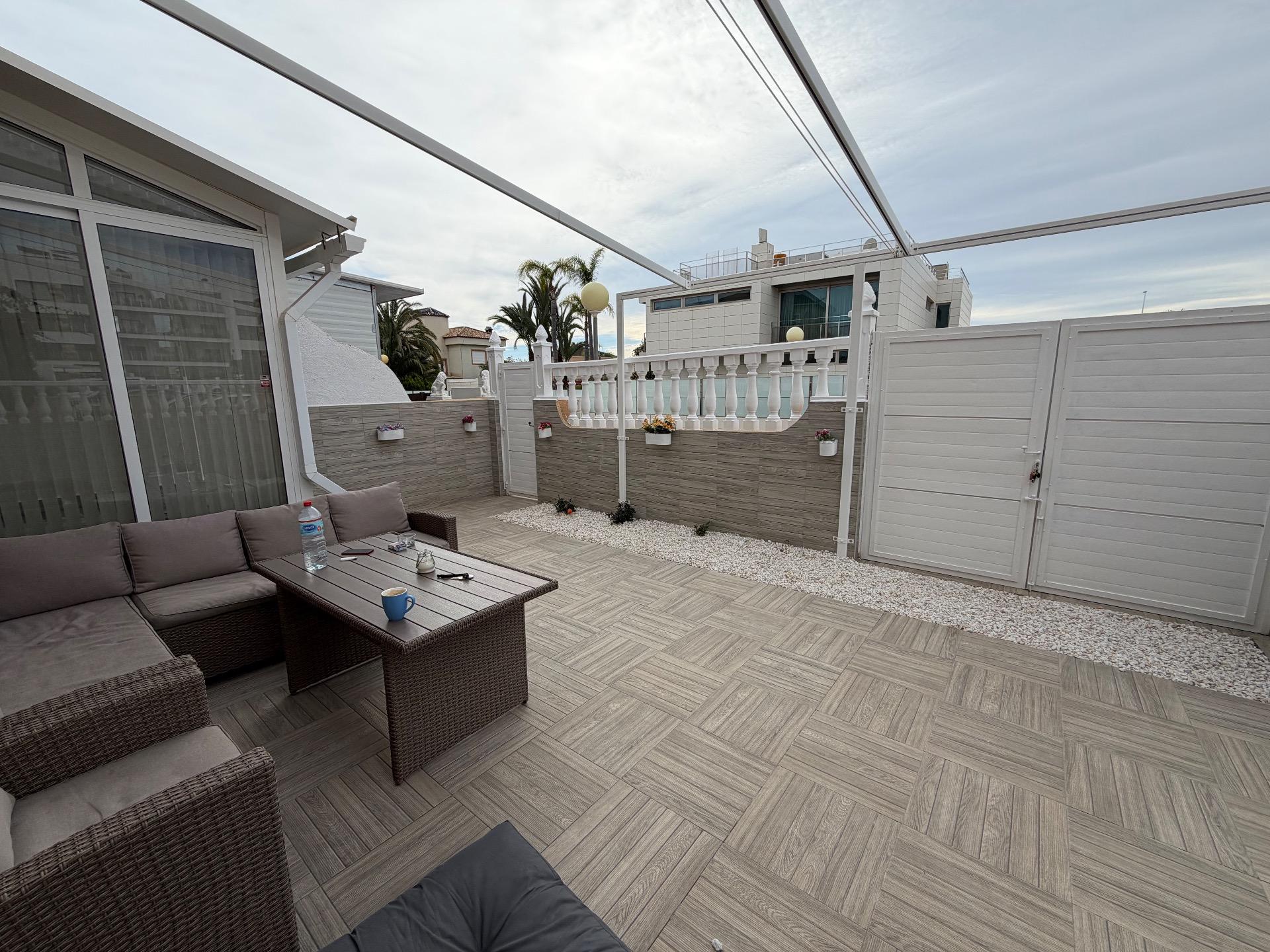 For sale - 3 Bedroom 3 Bathroom Town House in La Zenia - La Zenia  - Alicante