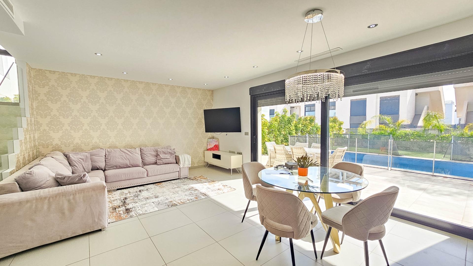 For sale - 3 Bedroom 2 Bathroom Villa in Rojales - Cuidad Quesada  - Alicante