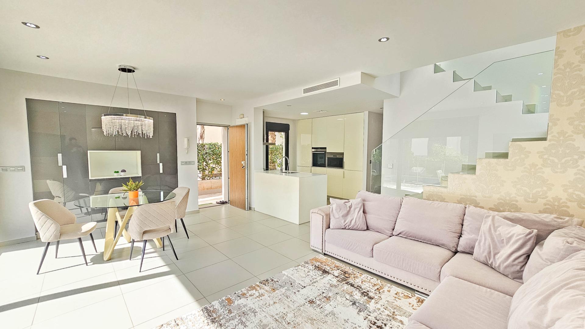 For sale - 3 Bedroom 2 Bathroom Villa in Rojales - Cuidad Quesada  - Alicante