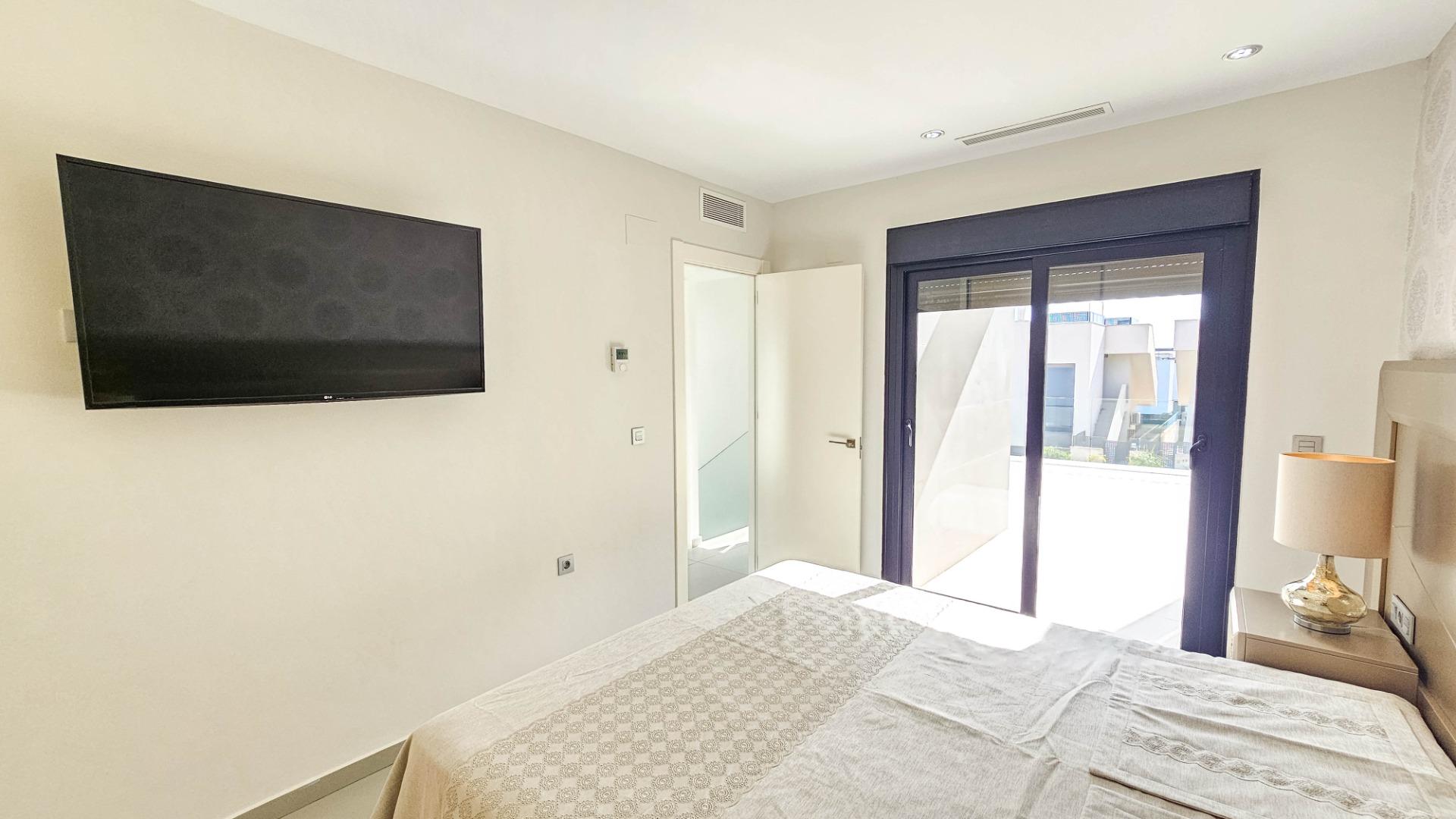 For sale - 3 Bedroom 2 Bathroom Villa in Rojales - Cuidad Quesada  - Alicante