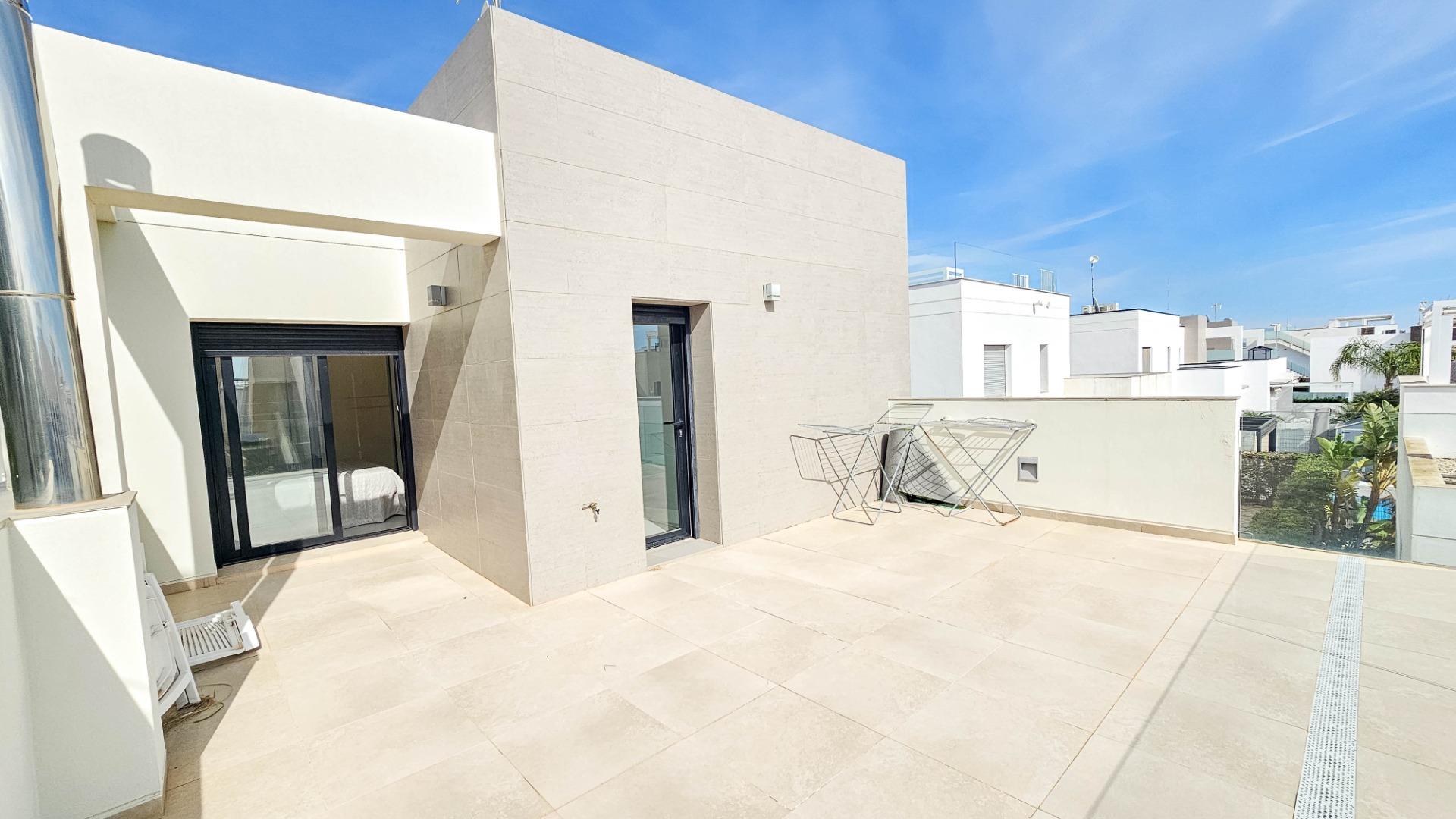 For sale - 3 Bedroom 2 Bathroom Villa in Rojales - Cuidad Quesada  - Alicante