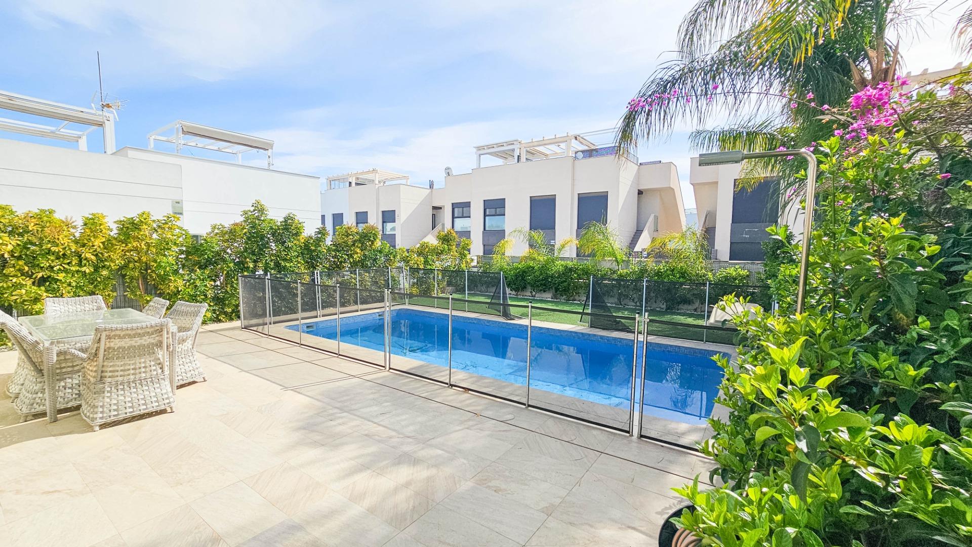 For sale - 3 Bedroom 2 Bathroom Villa in Rojales - Cuidad Quesada  - Alicante
