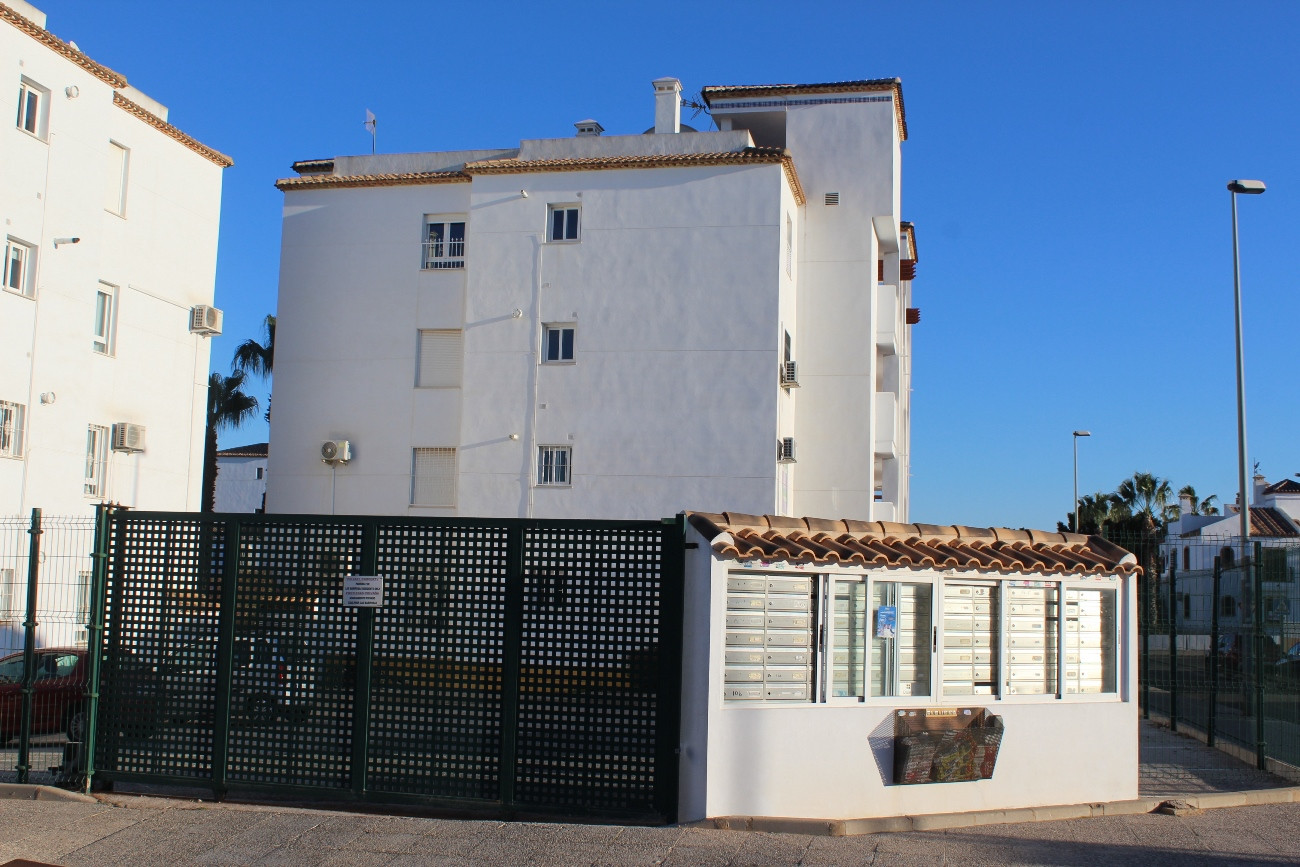 For sale - 2 Bedroom 2 Bathroom Penthouse in Villamartin - Costa Blanca  - Alicante