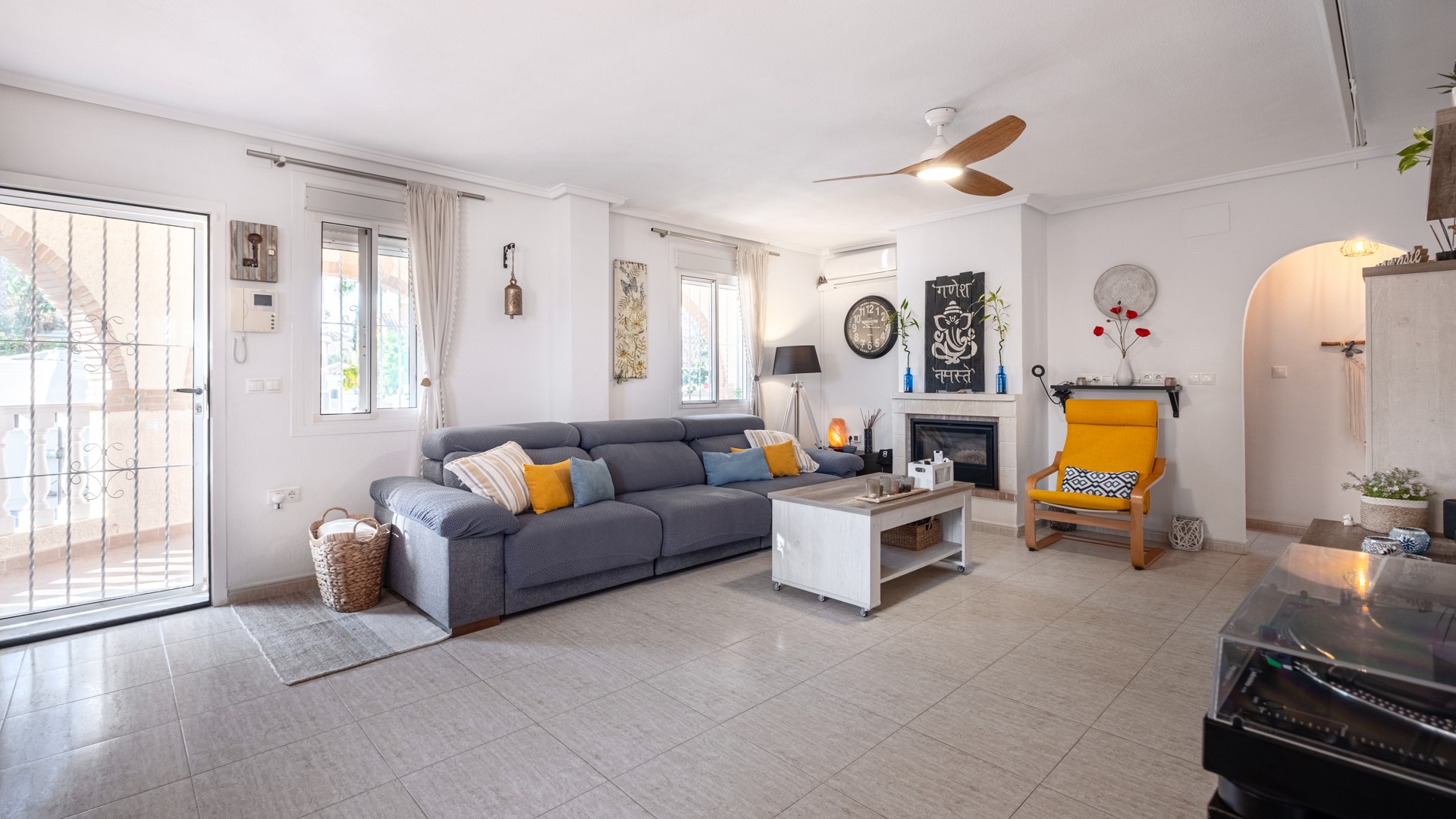 For sale - 6 Bedroom 4 Bathroom Villa in Santa Pola - Costa Blanca  - Alicante