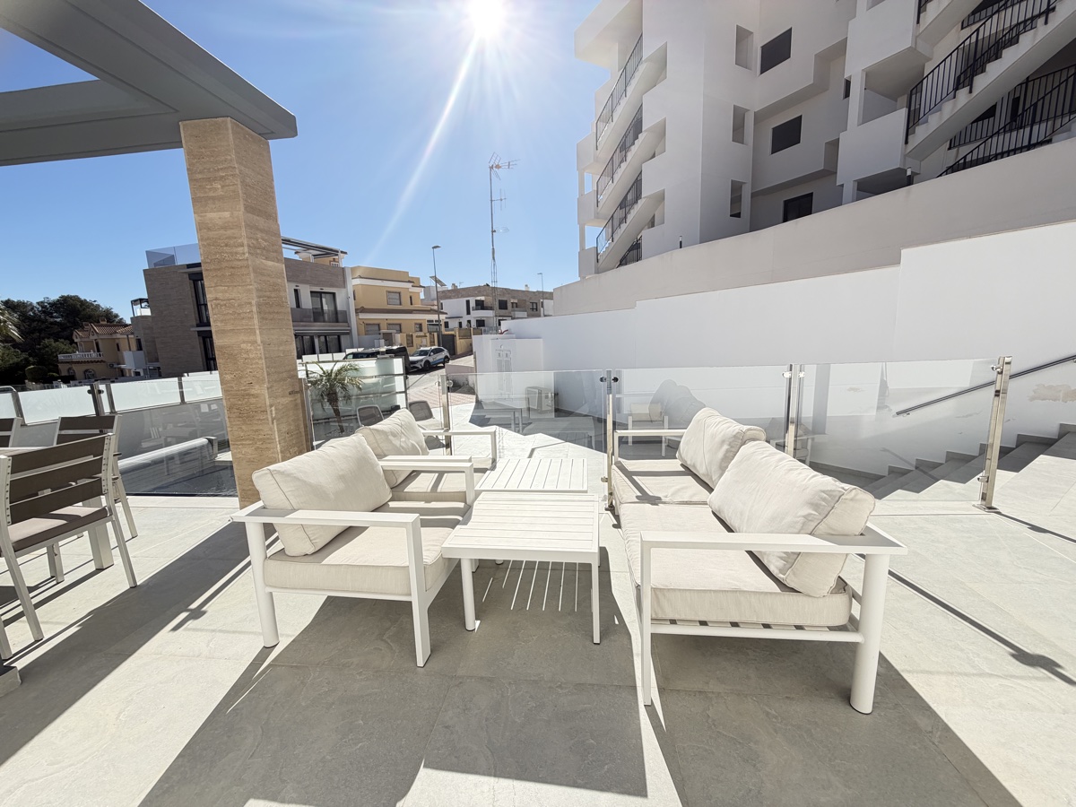 For sale - 4 Bedroom 3 Bathroom Villa in Villamartin - , Villamartin, Alicante, Spain - Alicante