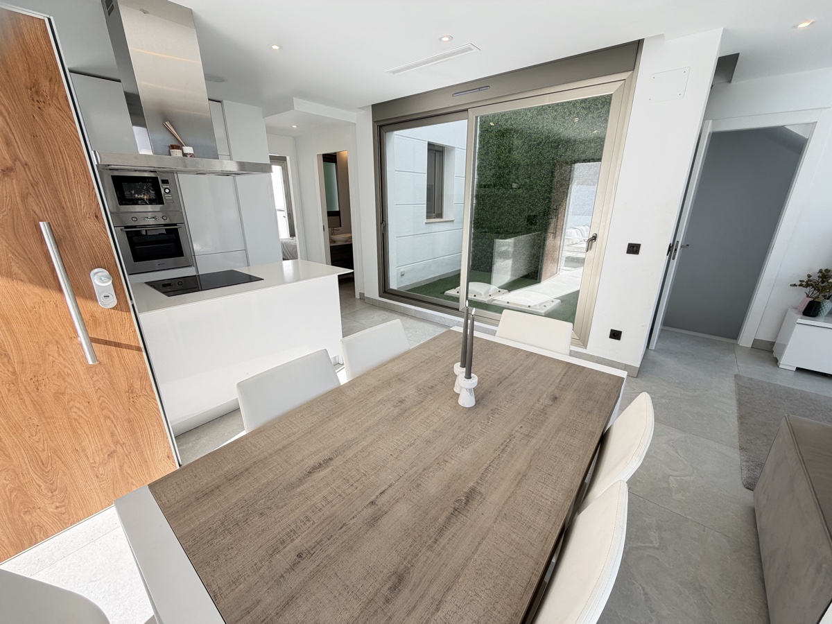 For sale - 4 Bedroom 3 Bathroom Villa in Villamartin - , Villamartin, Alicante, Spain - Alicante