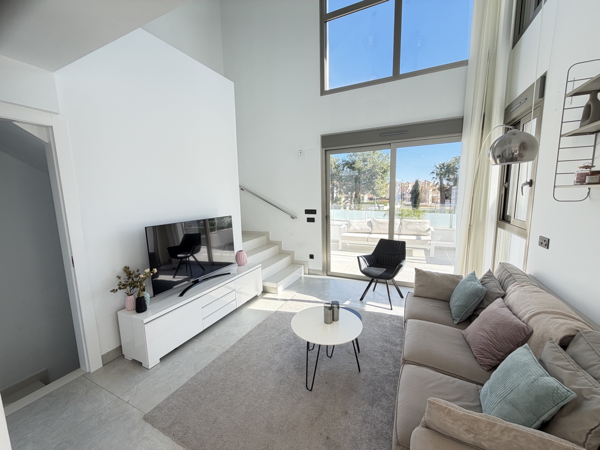 For sale - 4 Bedroom 3 Bathroom Villa in Villamartin - , Villamartin, Alicante, Spain - Alicante