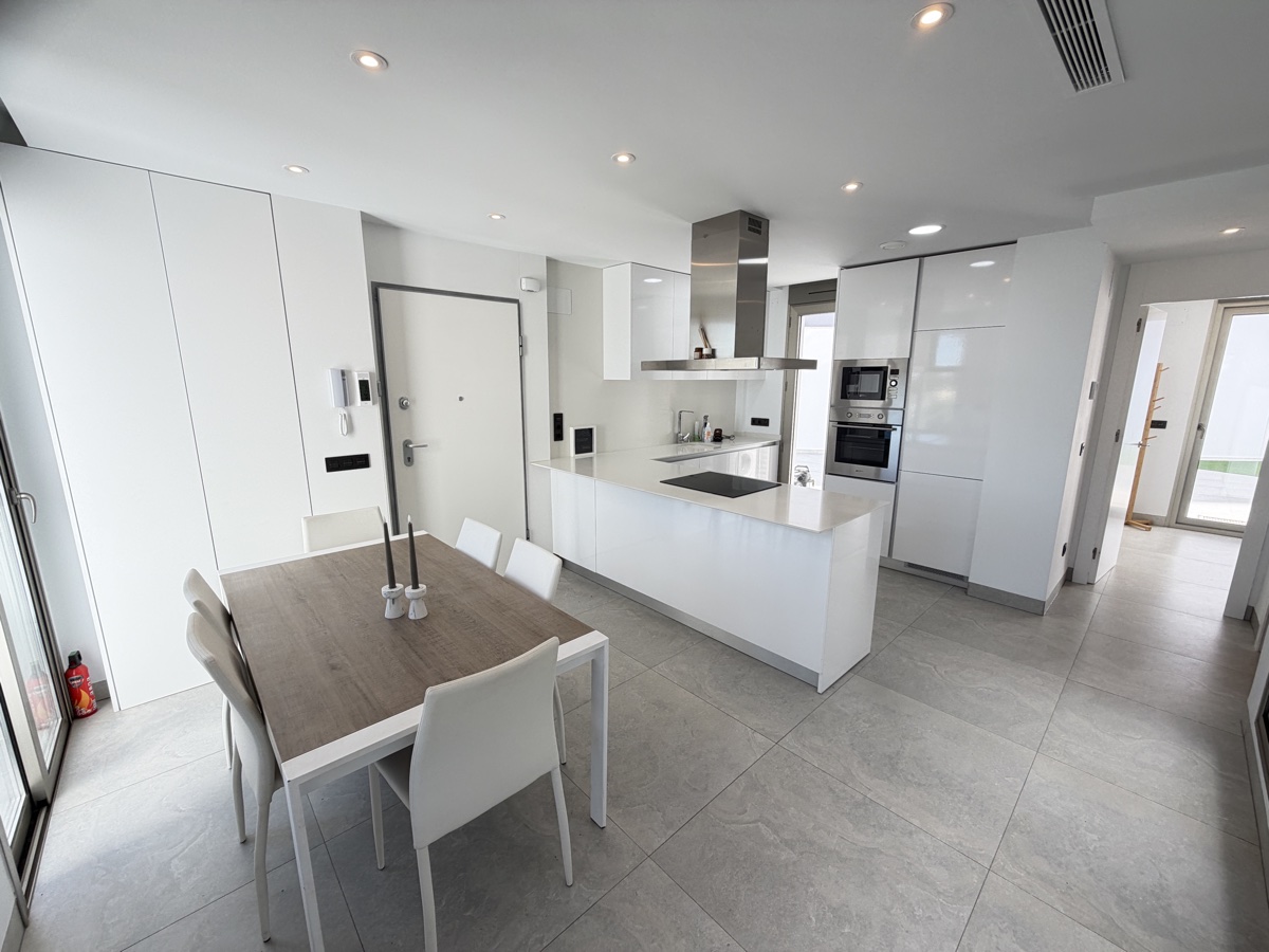 For sale - 4 Bedroom 3 Bathroom Villa in Villamartin - , Villamartin, Alicante, Spain - Alicante