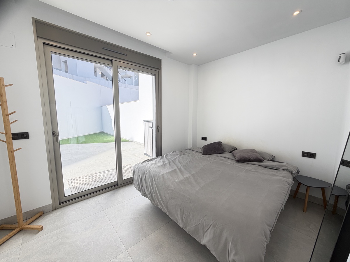 For sale - 4 Bedroom 3 Bathroom Villa in Villamartin - , Villamartin, Alicante, Spain - Alicante