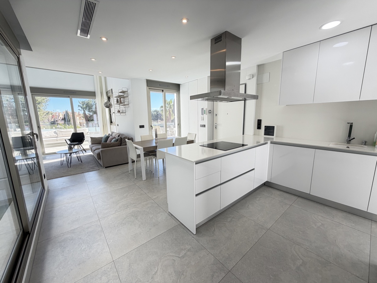 For sale - 4 Bedroom 3 Bathroom Villa in Villamartin - , Villamartin, Alicante, Spain - Alicante