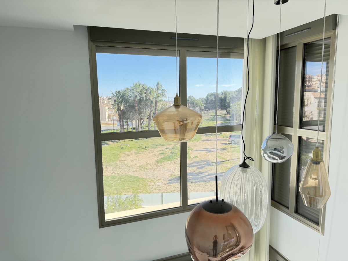 For sale - 4 Bedroom 3 Bathroom Villa in Villamartin - , Villamartin, Alicante, Spain - Alicante