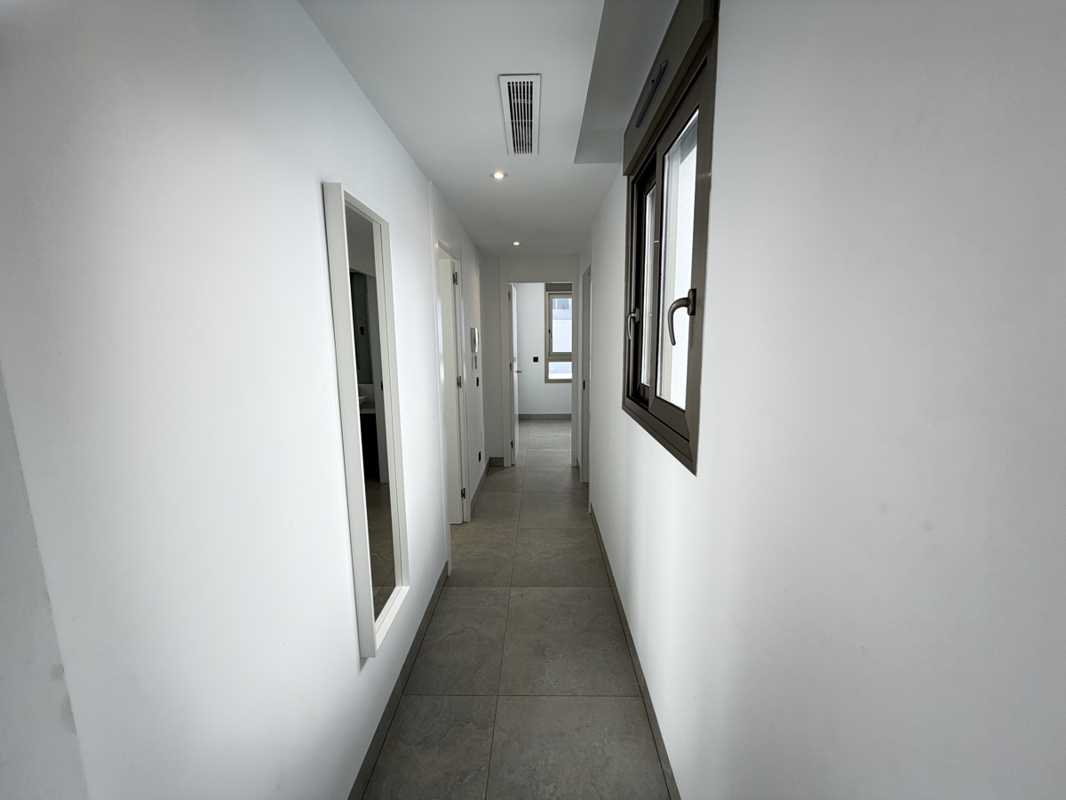 For sale - 4 Bedroom 3 Bathroom Villa in Villamartin - , Villamartin, Alicante, Spain - Alicante