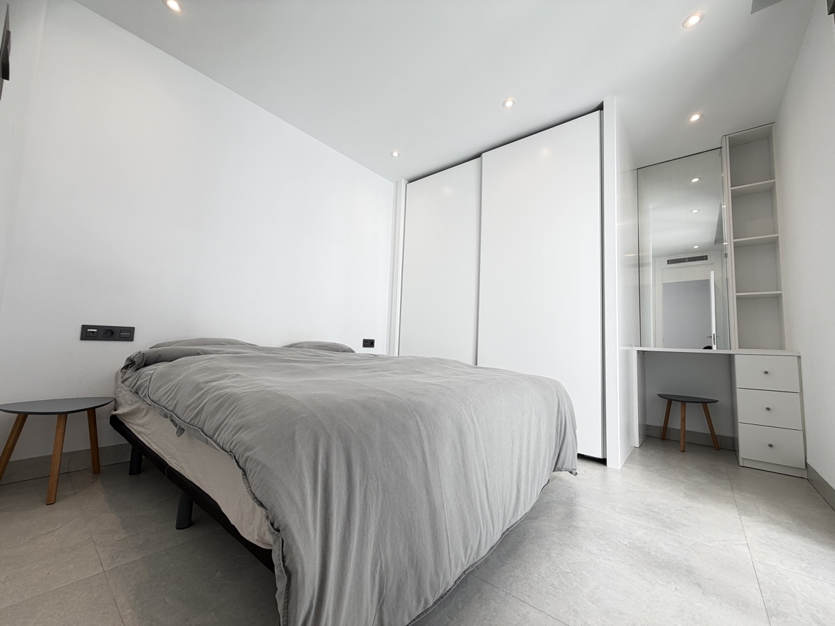 For sale - 4 Bedroom 3 Bathroom Villa in Villamartin - , Villamartin, Alicante, Spain - Alicante