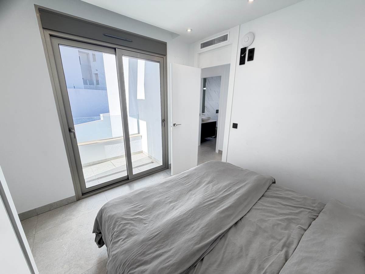 For sale - 4 Bedroom 3 Bathroom Villa in Villamartin - , Villamartin, Alicante, Spain - Alicante