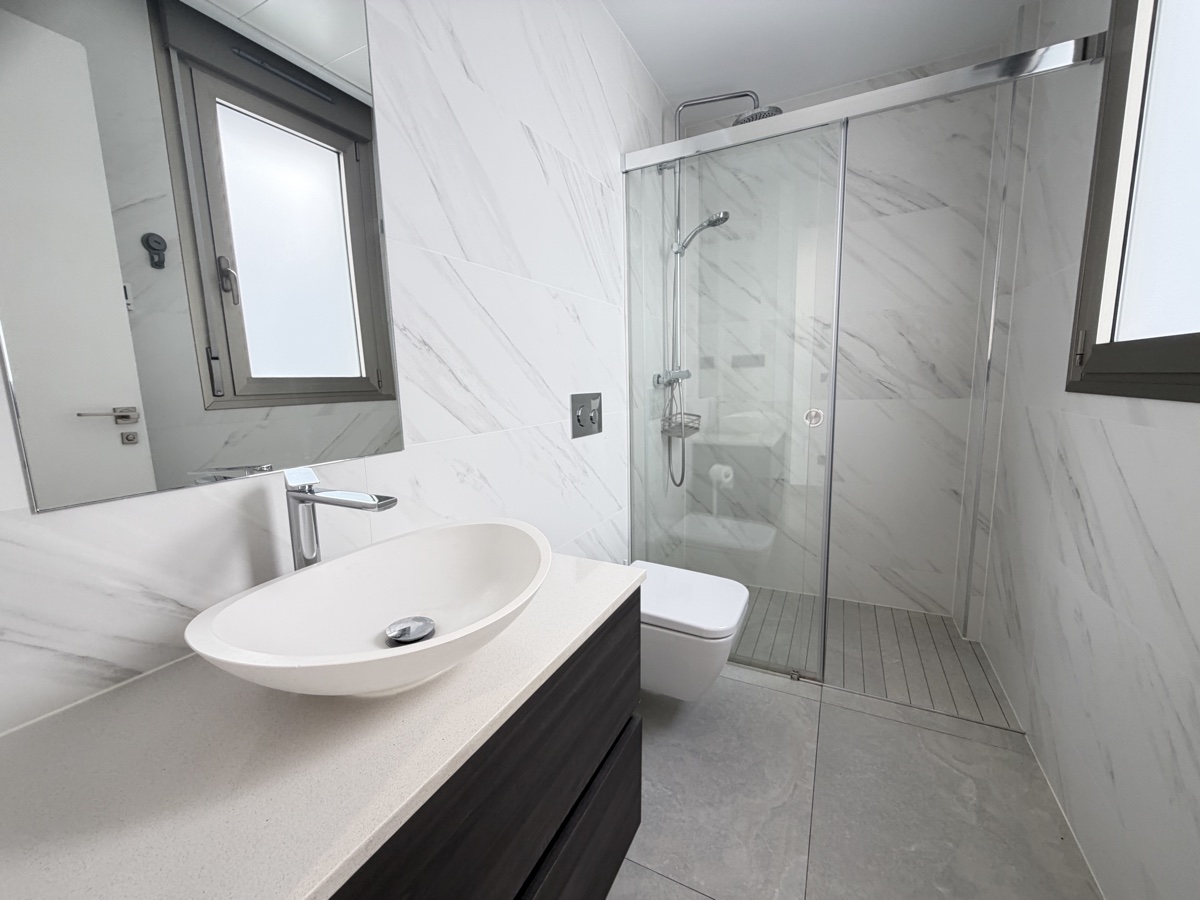 For sale - 4 Bedroom 3 Bathroom Villa in Villamartin - , Villamartin, Alicante, Spain - Alicante