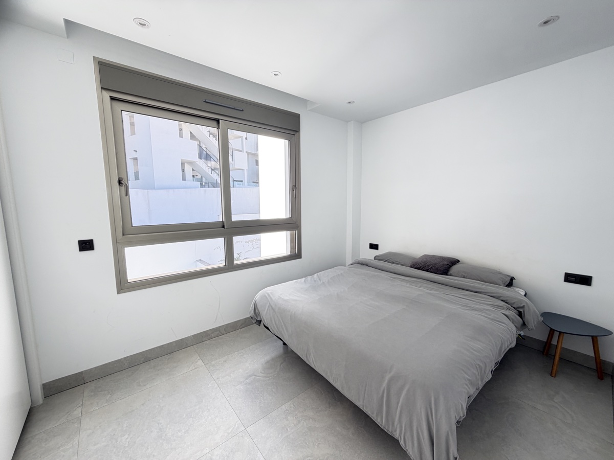 For sale - 4 Bedroom 3 Bathroom Villa in Villamartin - , Villamartin, Alicante, Spain - Alicante