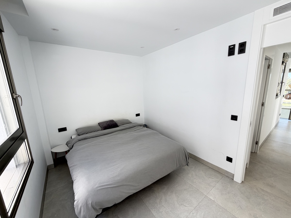 For sale - 4 Bedroom 3 Bathroom Villa in Villamartin - , Villamartin, Alicante, Spain - Alicante