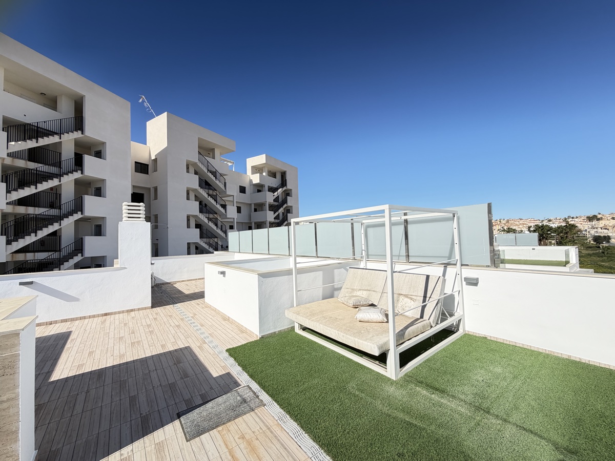 For sale - 4 Bedroom 3 Bathroom Villa in Villamartin - , Villamartin, Alicante, Spain - Alicante