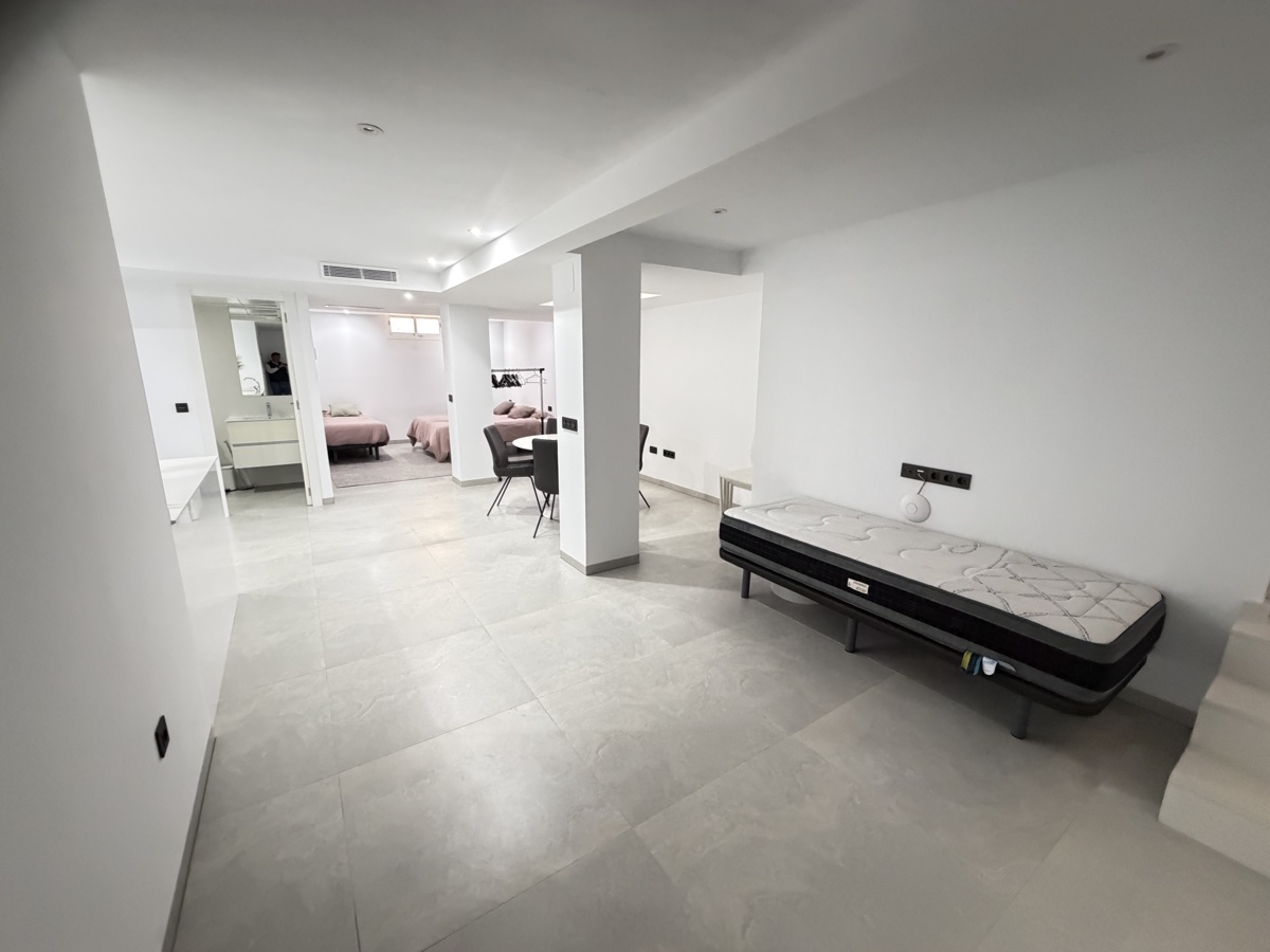 For sale - 4 Bedroom 3 Bathroom Villa in Villamartin - , Villamartin, Alicante, Spain - Alicante