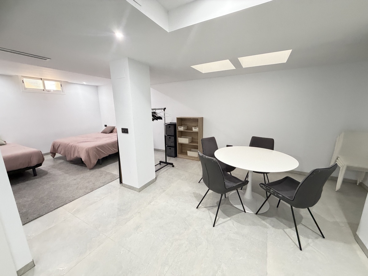 For sale - 4 Bedroom 3 Bathroom Villa in Villamartin - , Villamartin, Alicante, Spain - Alicante